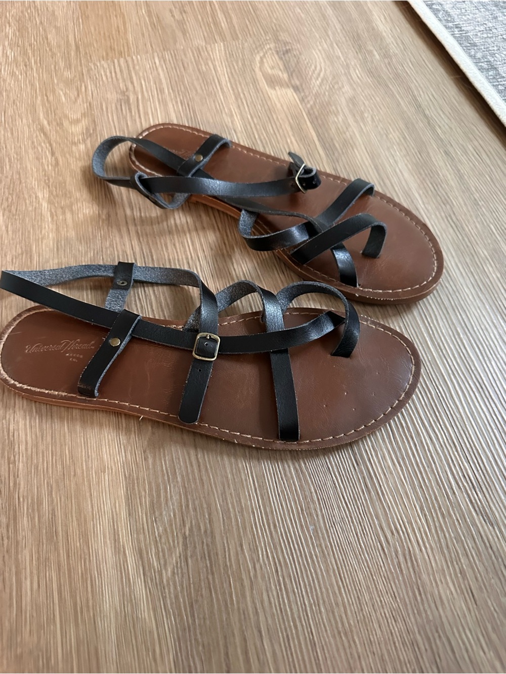 Universal Thread Black Strappy Brown-Base Sandals